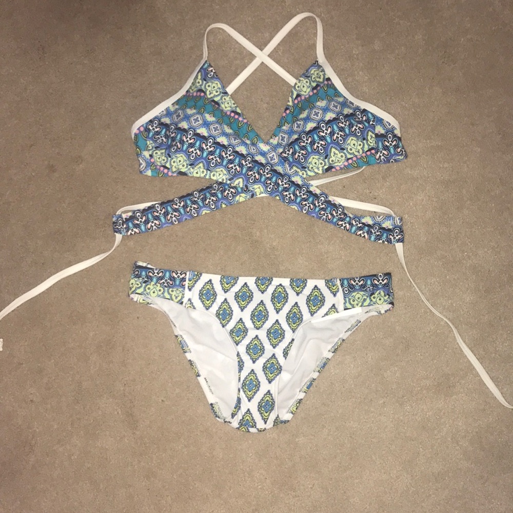 BRAND NEW Wrap bikini